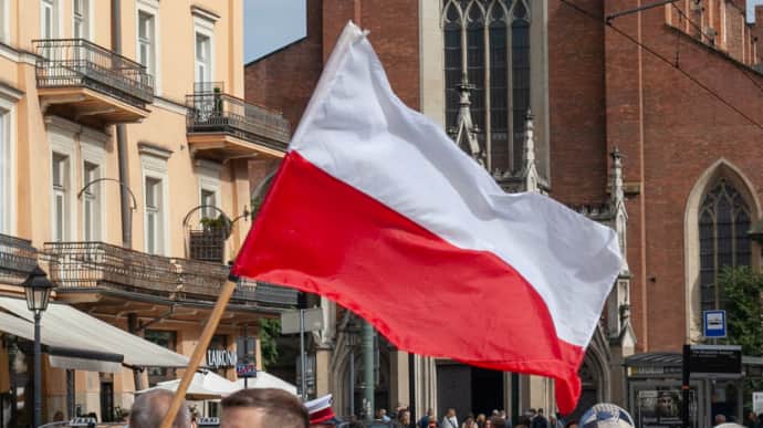 a52a0ff polish flag 1300 3 690x387
