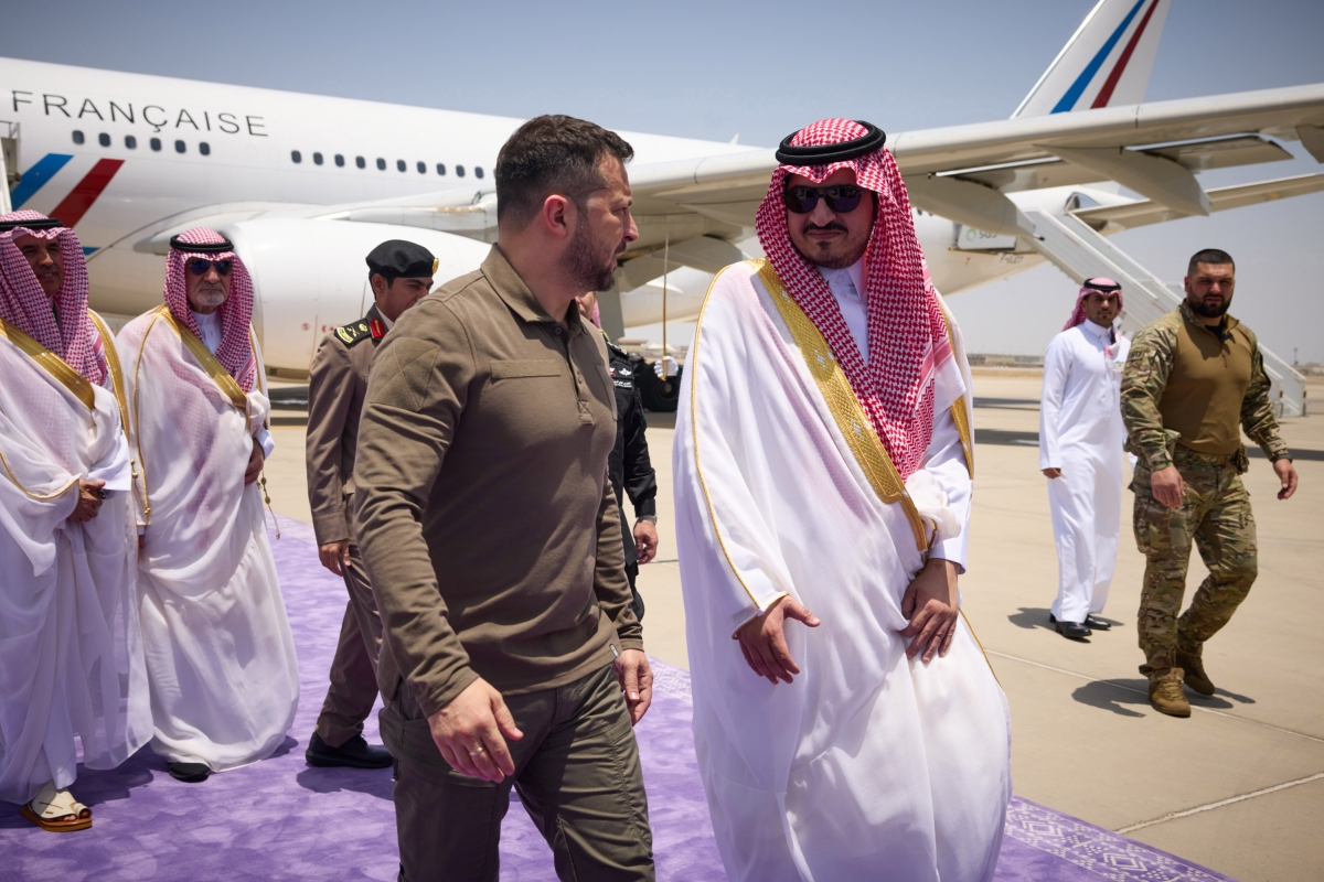 saudi arabia, jeddah: volodymyr zelensky, president of ukraine is greed by saudi officials as he arrives for the 32nd arab league summit